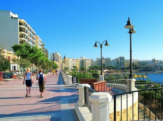 Contemporary, Luxury Apartment With Valletta And Harbour Views Sliema Eksteriør bilde